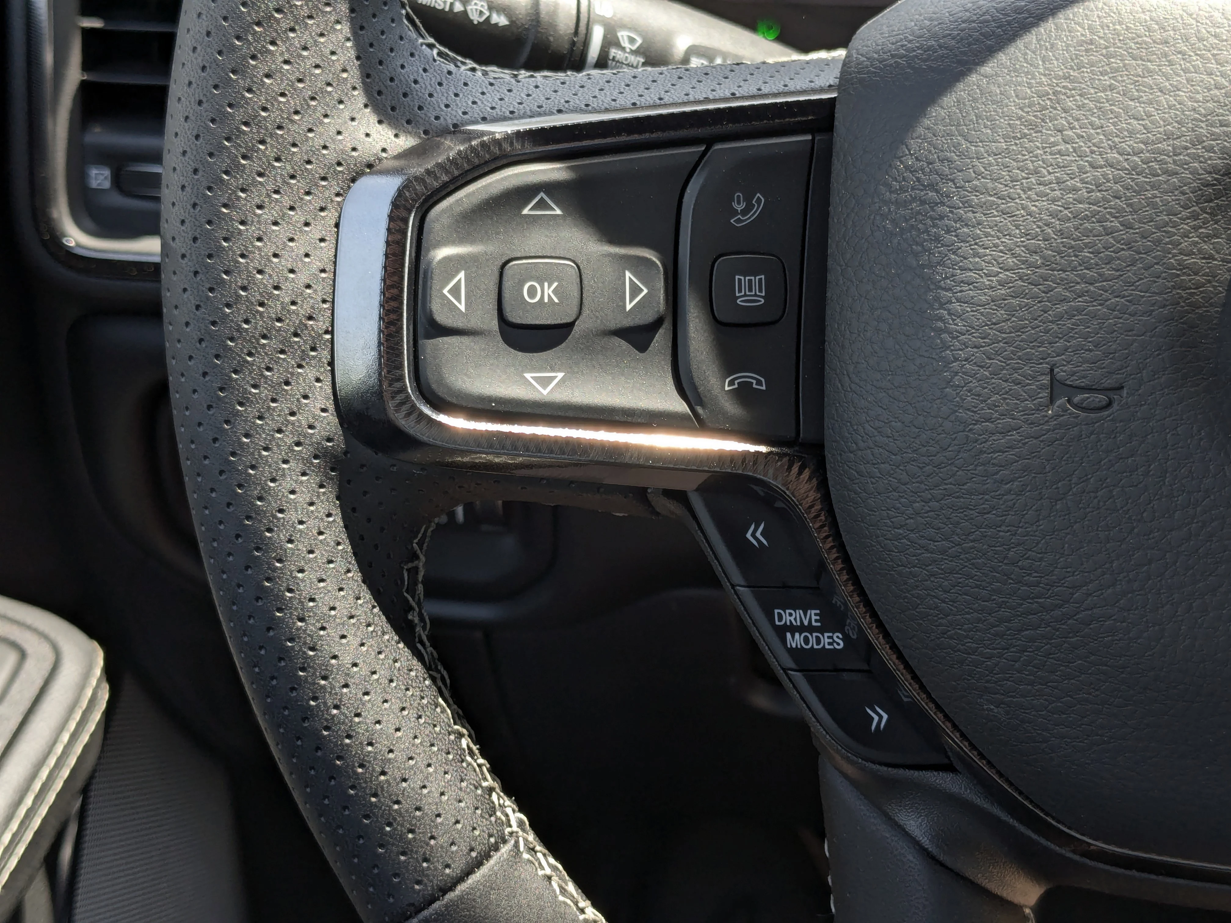 New 2025 White RAM Sport - - Night Edition - Level 1 Equip - Panoramic Sunroof & Tons more! image 18