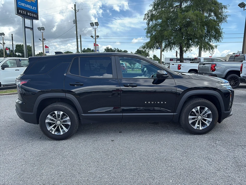Used 2025 Mosaic Black Metallic Chevrolet  image 4