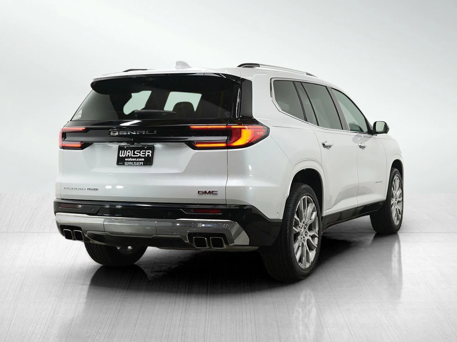 Used 2025 White Frost Tricoat GMC Denali image 5