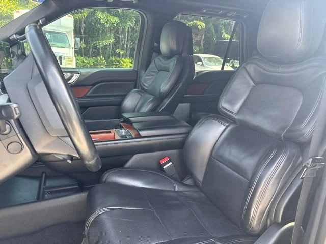 Used 2020 White Lincoln Reserve image 6