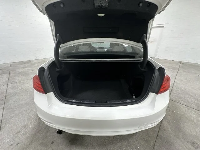 Used 2015 Alpine White BMW 320i image 15