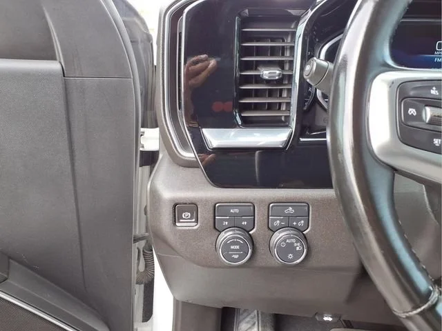 Used 2024 Summit White Chevrolet LT image 10