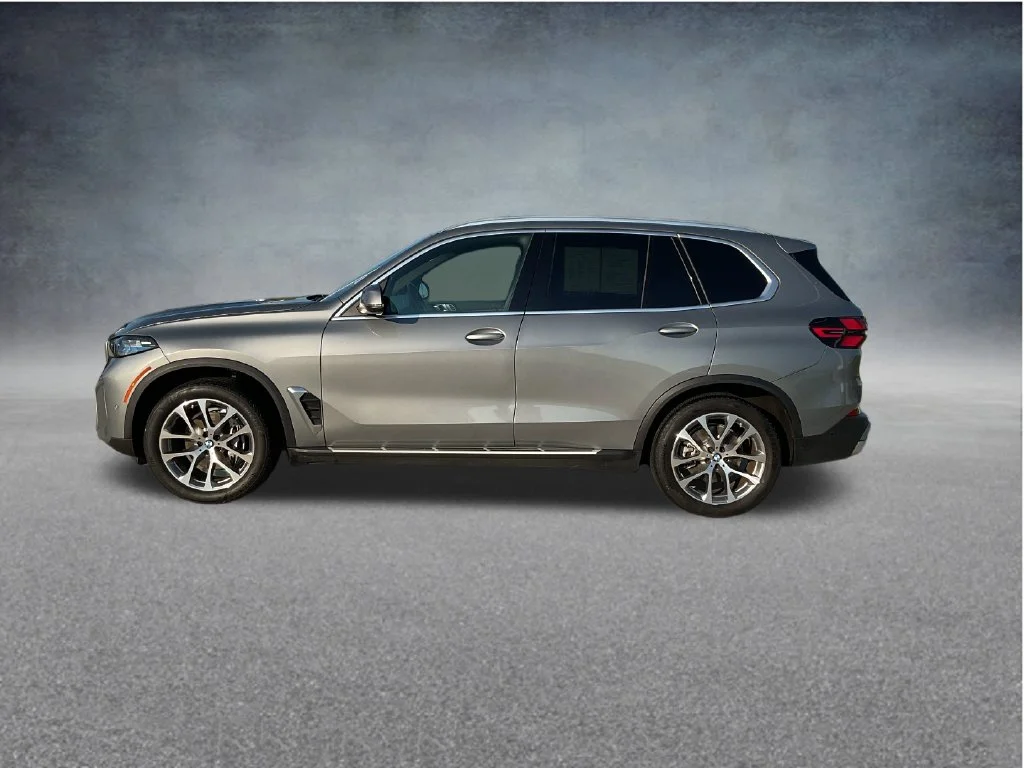 Used 2026 Gray BMW sDrive40i image 4