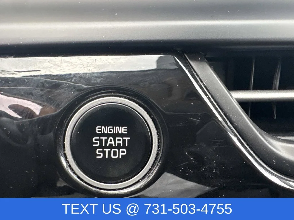 Used 2025 White Kia S image 40