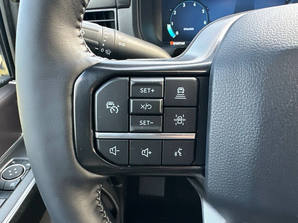 New 2026 Star White Metallic Tri-Coat Ford Platinum® image 24