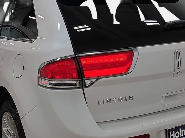 Used 2015 White Lincoln Base image 34