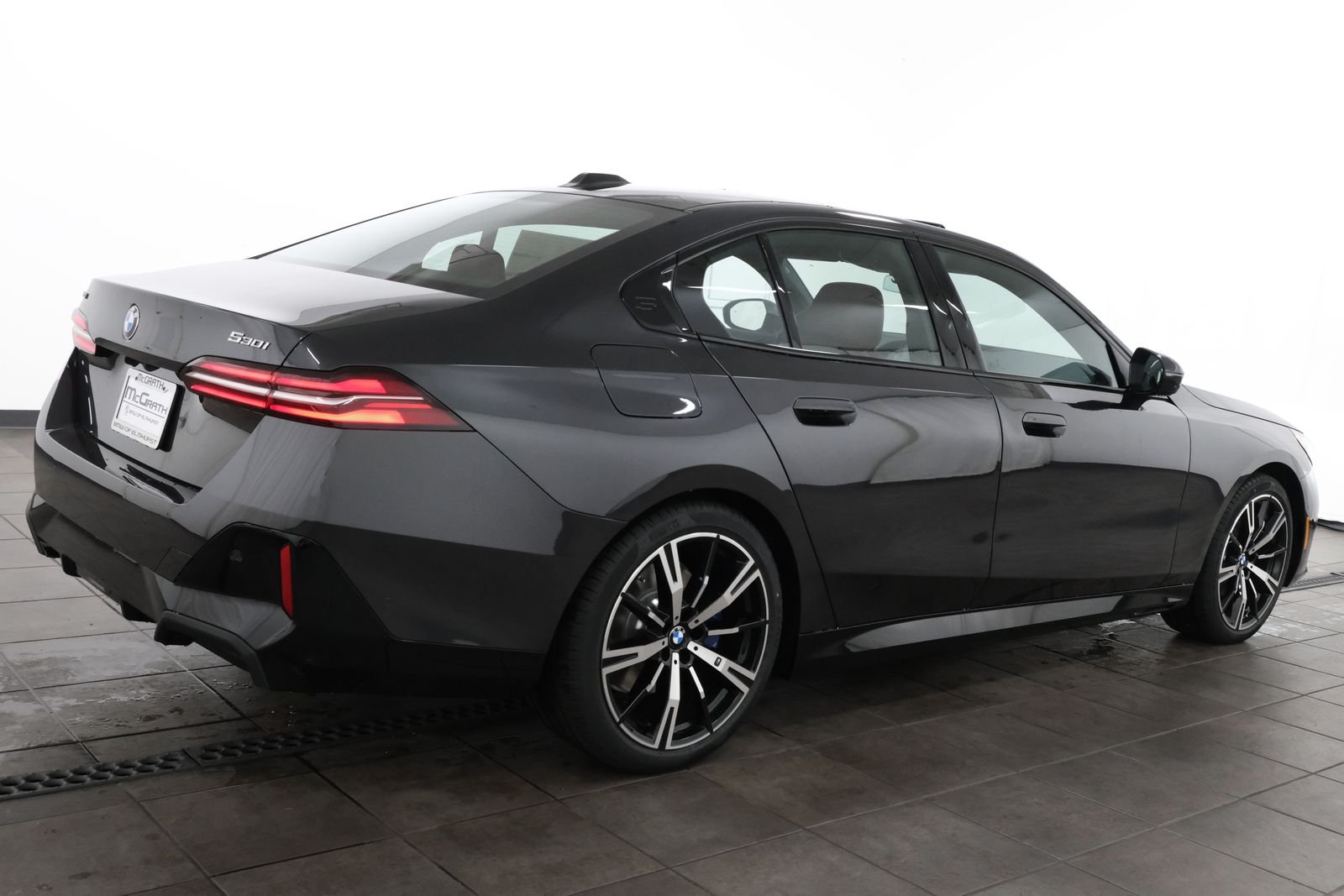 New 2027 Dark Graphite Metallic BMW 530i xDrive image 6