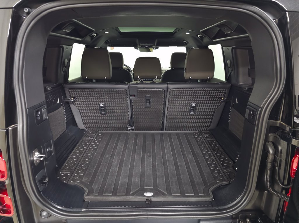 Certified Used 2025 Gray Land Rover S image 5
