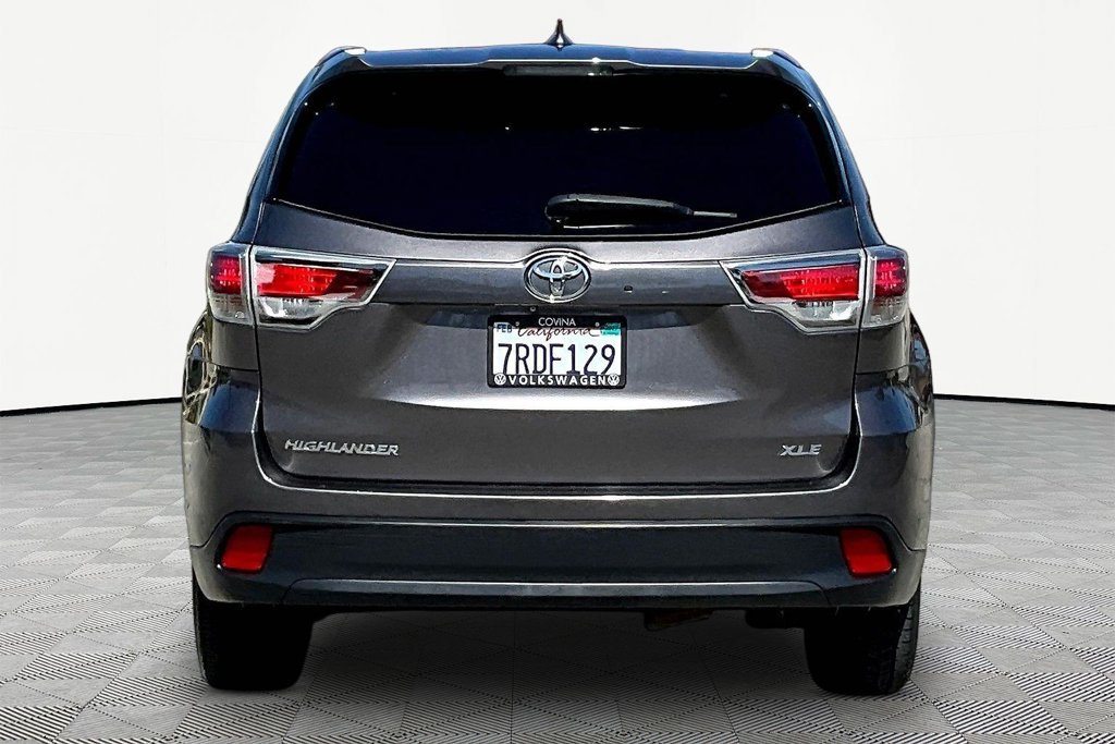 Used 2016 Gray Toyota XLE V6 image 5