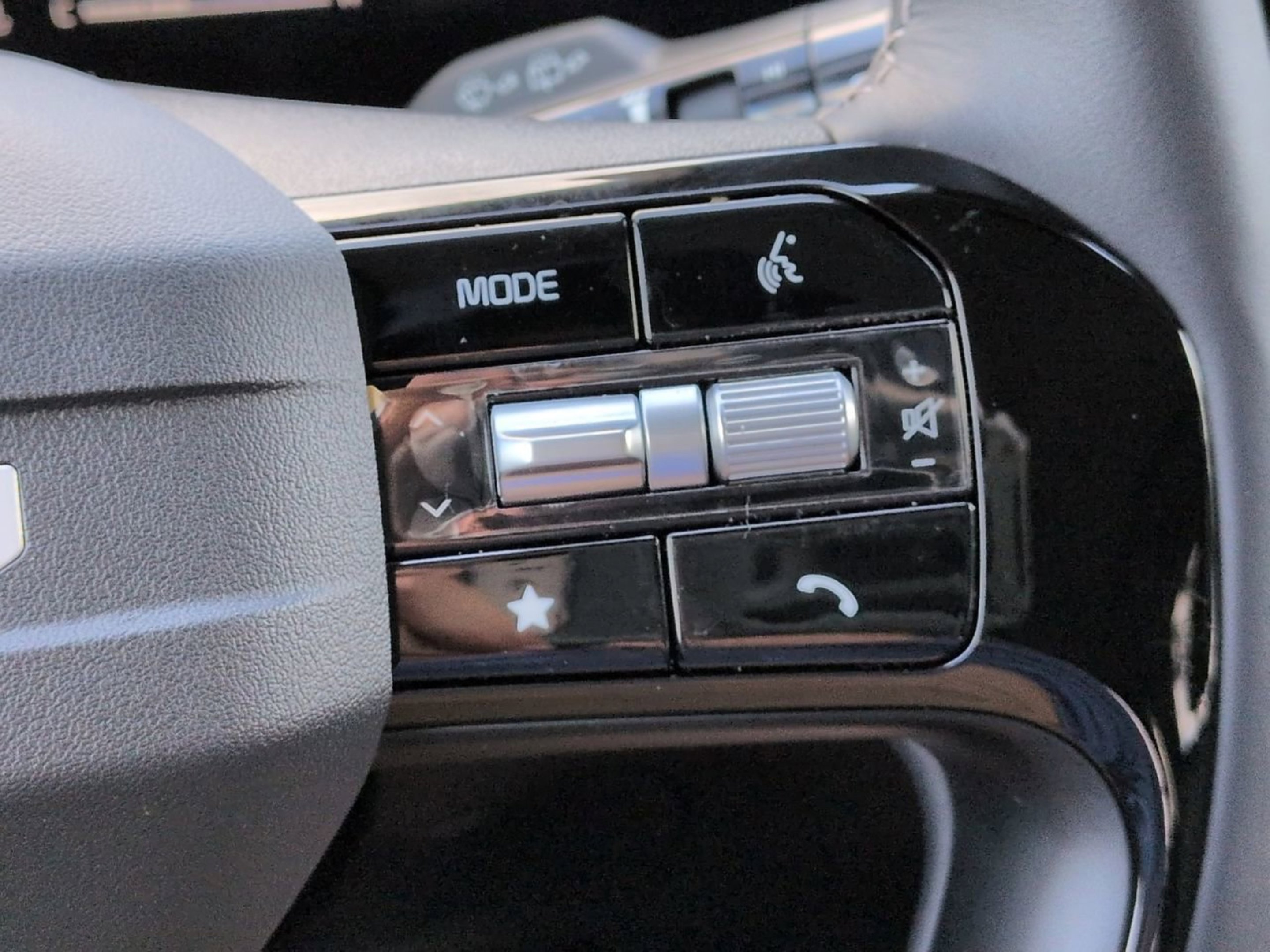 New 2026 Glacial White Kia X-Line EX image 33