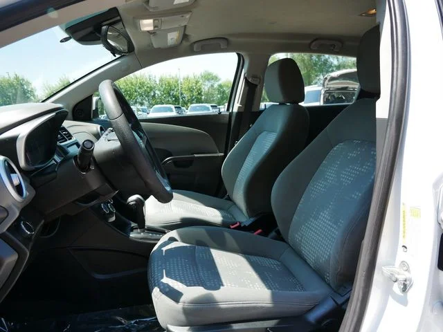 Used 2020 White Chevrolet LT image 14