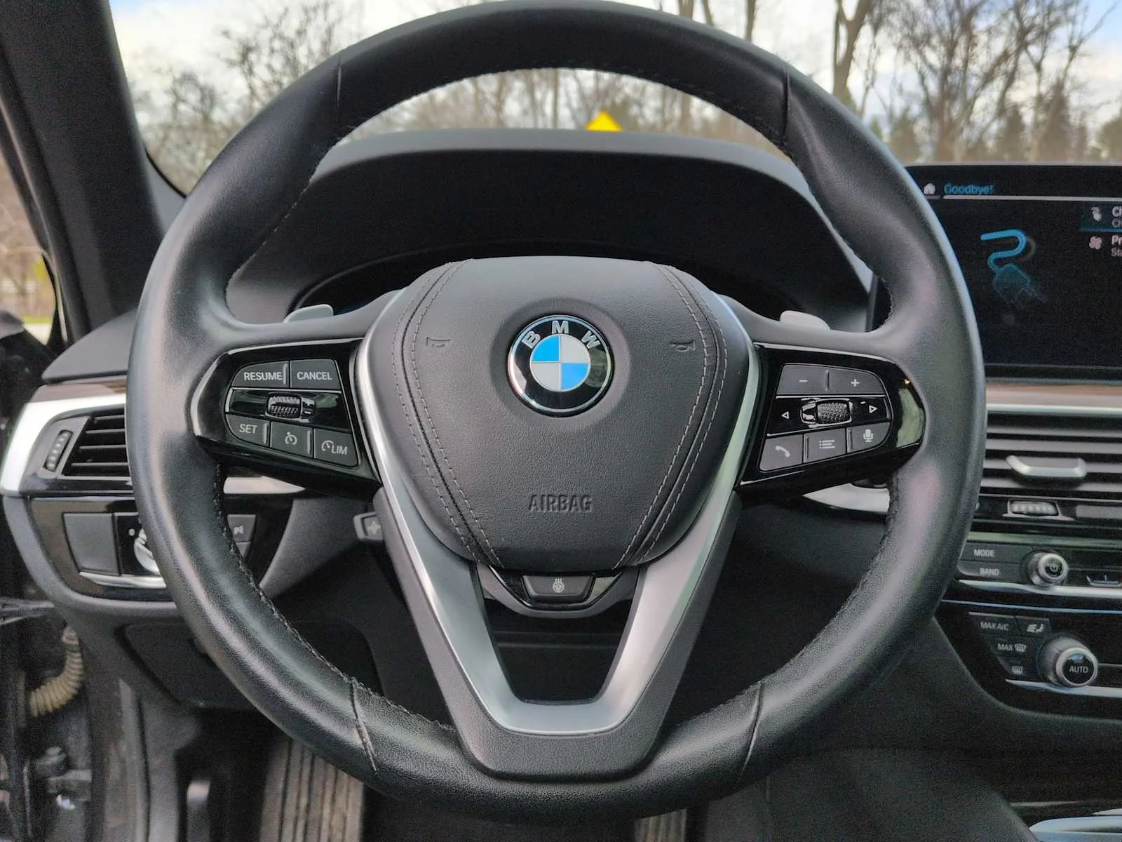 Used 2021 Dark Graphite Metallic BMW 530e xDrive image 24