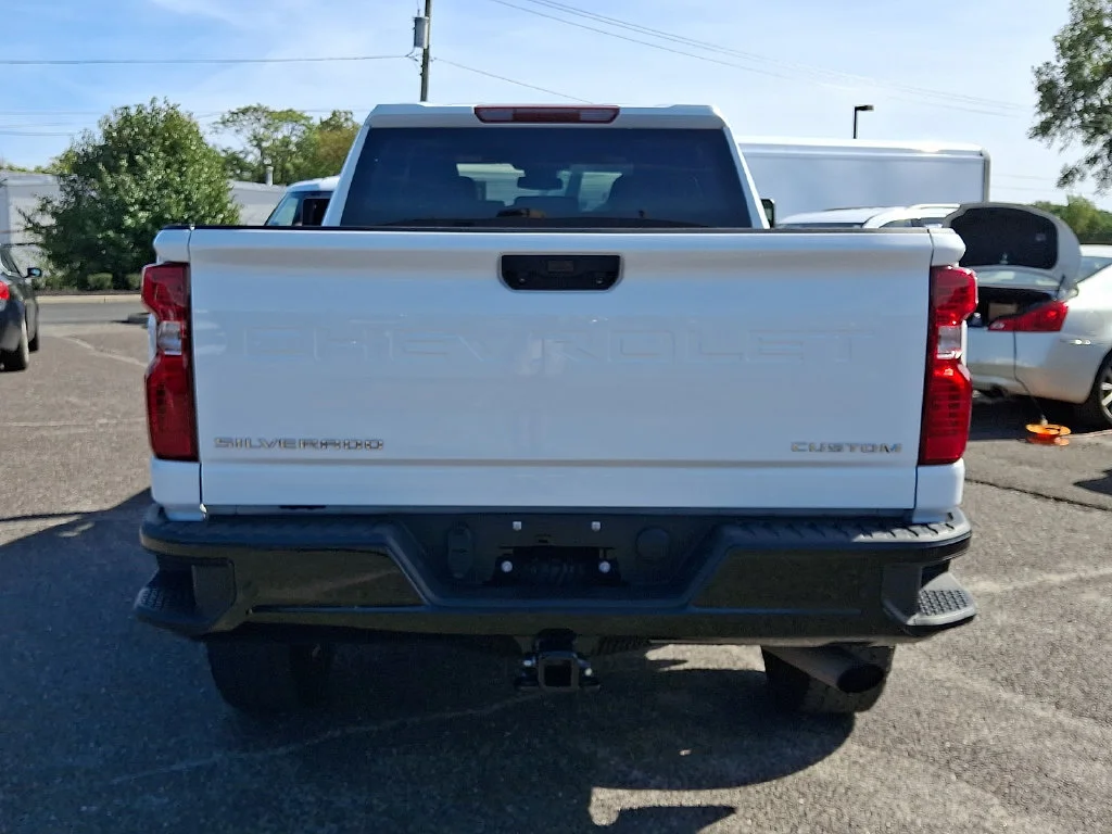 Used 2024 White Chevrolet Custom image 10