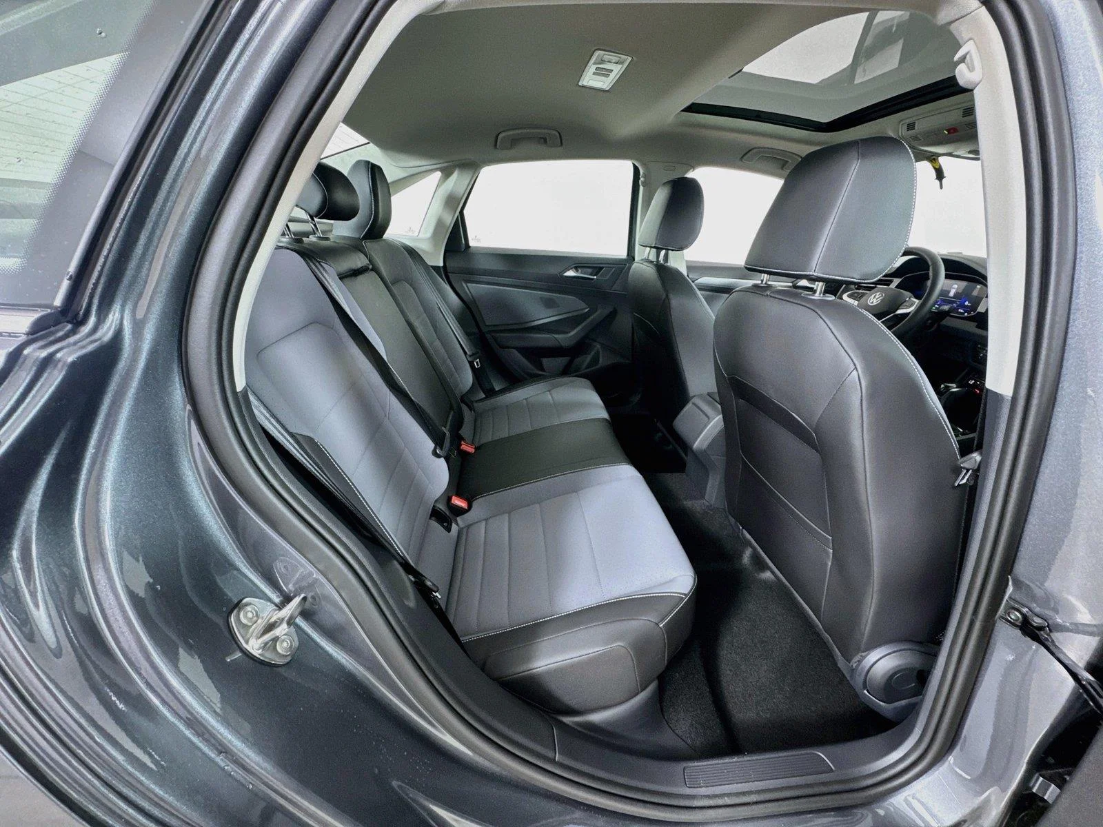 New 2027 GRAY Volkswagen SE image 26