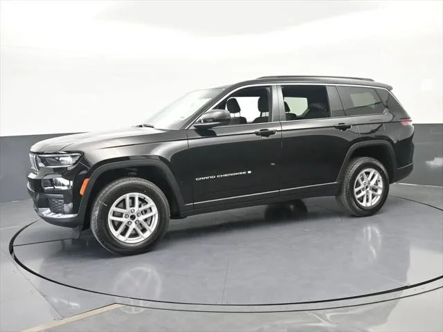 New 2026 Diamond Black Crystal Pearl-Coat Exterior Paint Jeep Laredo image 1
