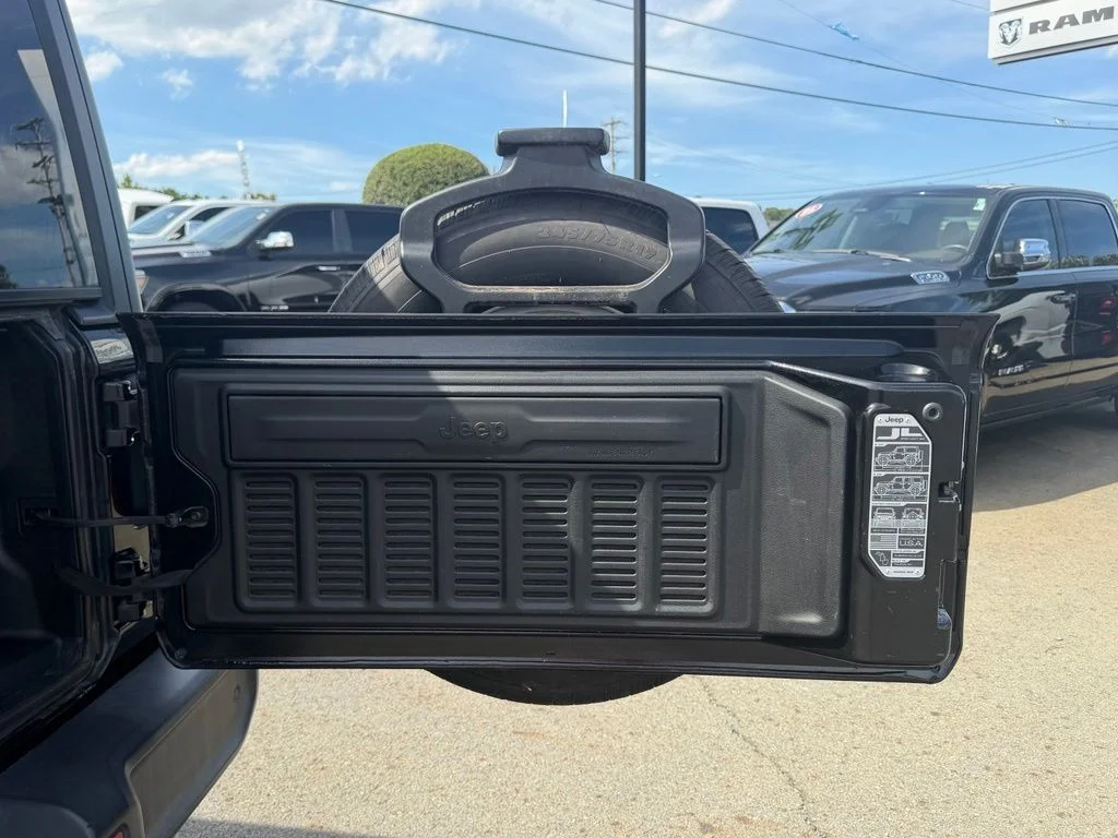 Used 2021 Black Jeep Unlimited Sport S image 6