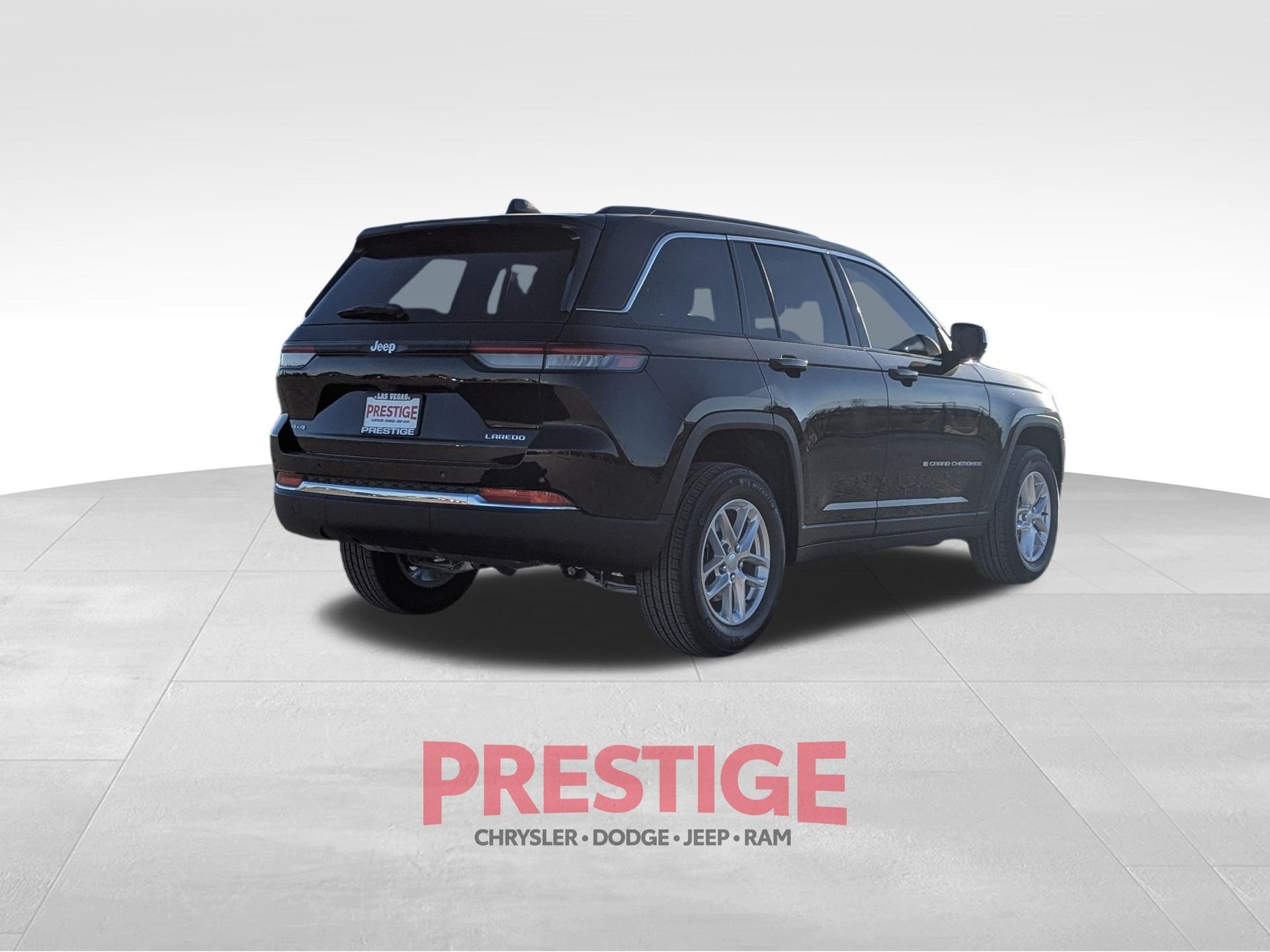 New 2026 Diamond Black Crystal Pearl-Coat Exterior Paint Jeep Laredo X image 5