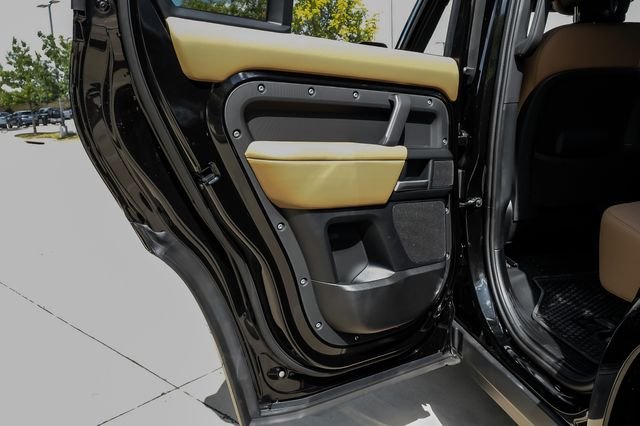 New 2026 Santorini Black Land Rover X-Dynamic SE image 59