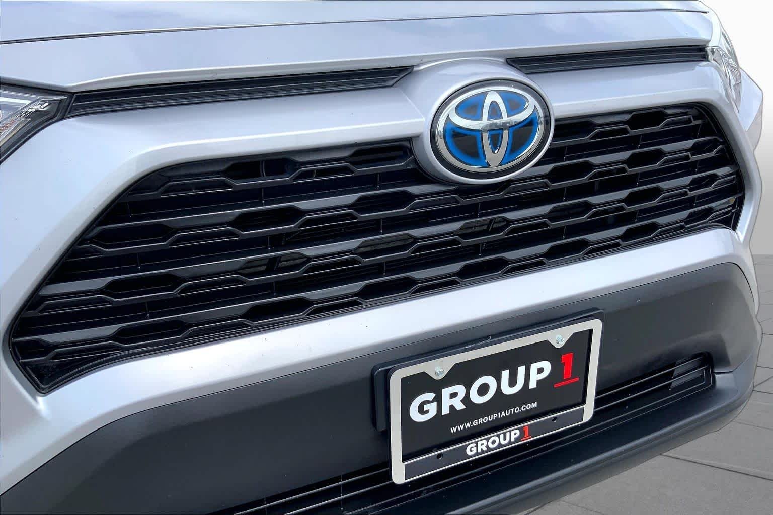 Used 2020 Silver Sky Metallic Toyota Hybrid XLE image 29