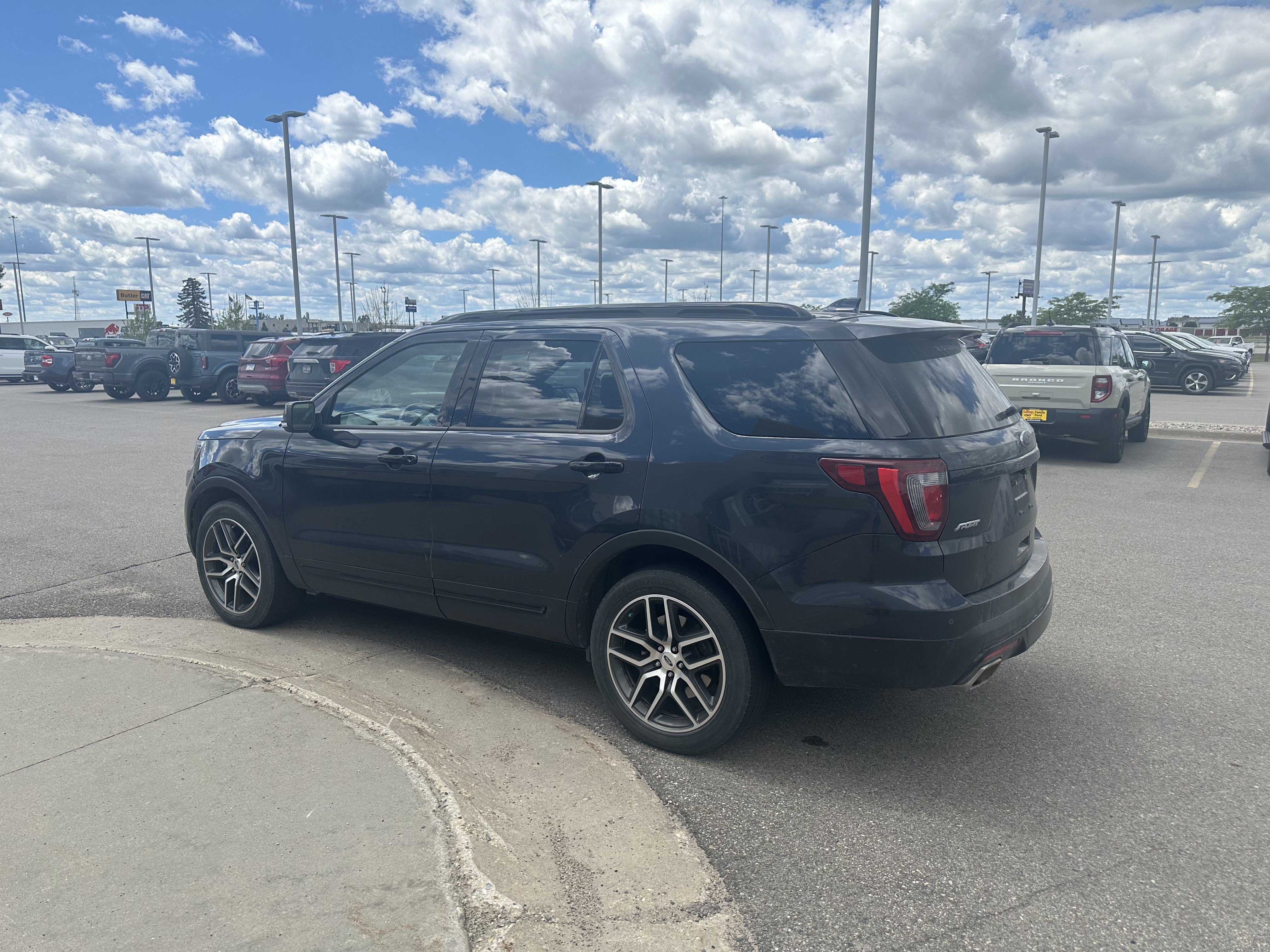 Used 2017 Smoked Quartz Metallic Tinted Clearcoat Ford Sport image 3