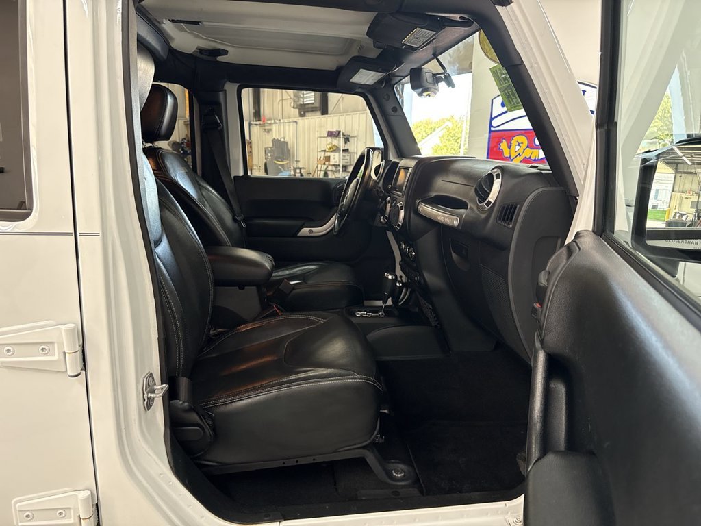 Used 2017 Bright White Clearcoat Jeep Unlimited Sahara image 16