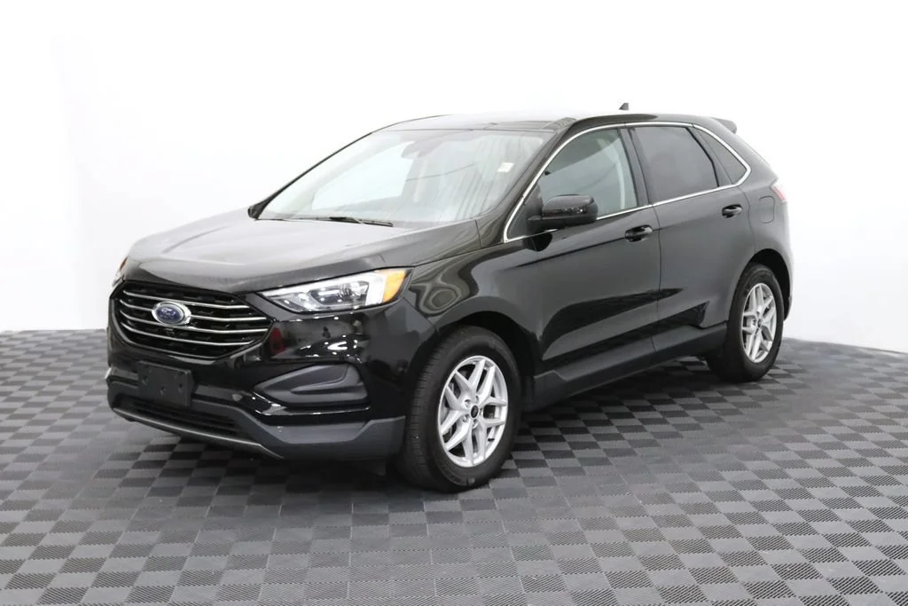 Used 2023 Black Ford SEL image 3