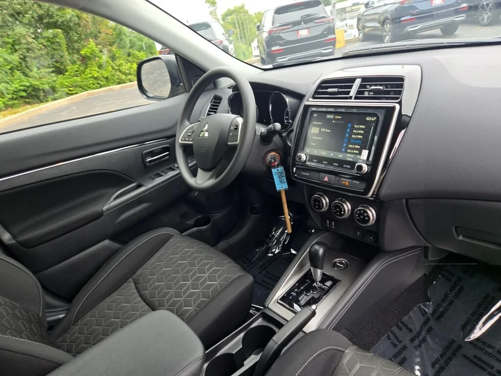 New 2027 Gray Mitsubishi 2.0 ES AWC image 5