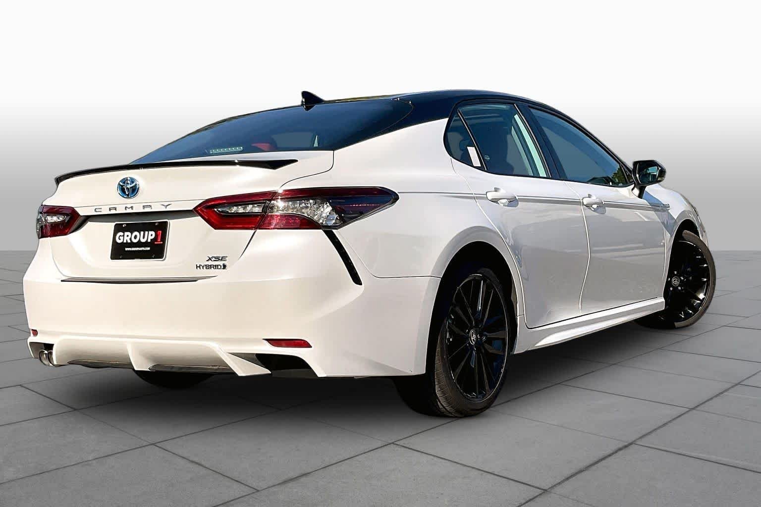 Used 2021 Wind Chill Pearl/Midnight Black Metallic Toyota Hybrid XSE image 12