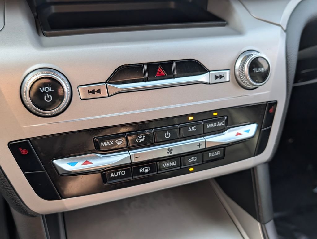 2023 Ford Explorer XLT - Photo 26
