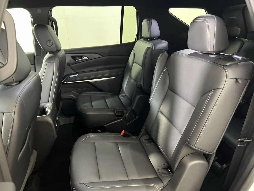 Used 2025 White Chevrolet LT image 24