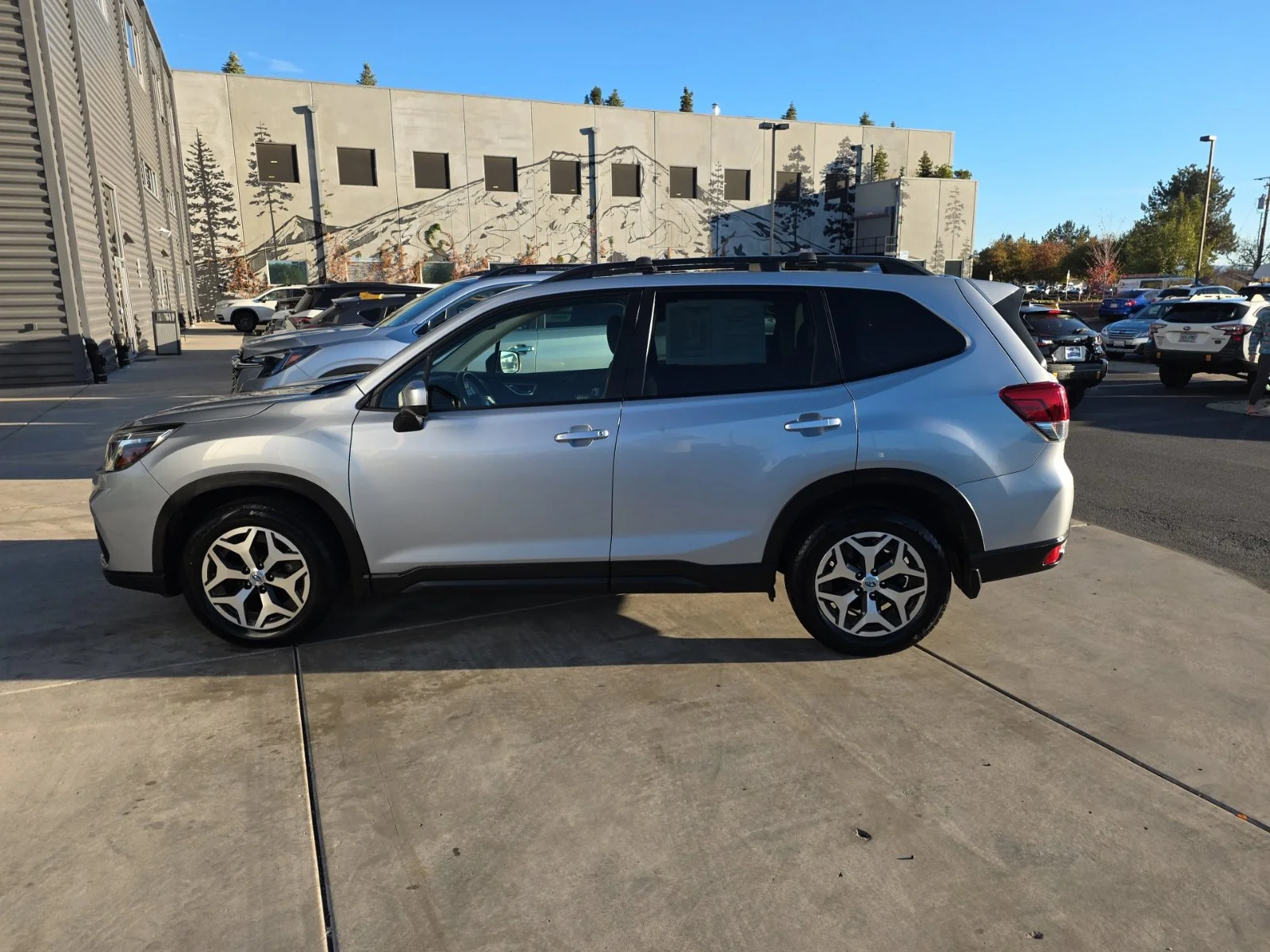 Used 2020 Ice Silver Metallic Subaru Premium image 8