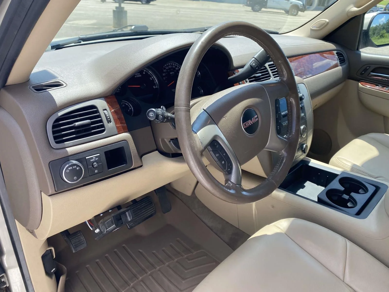 Used 2013 Gold GMC SLT 1500 image 17