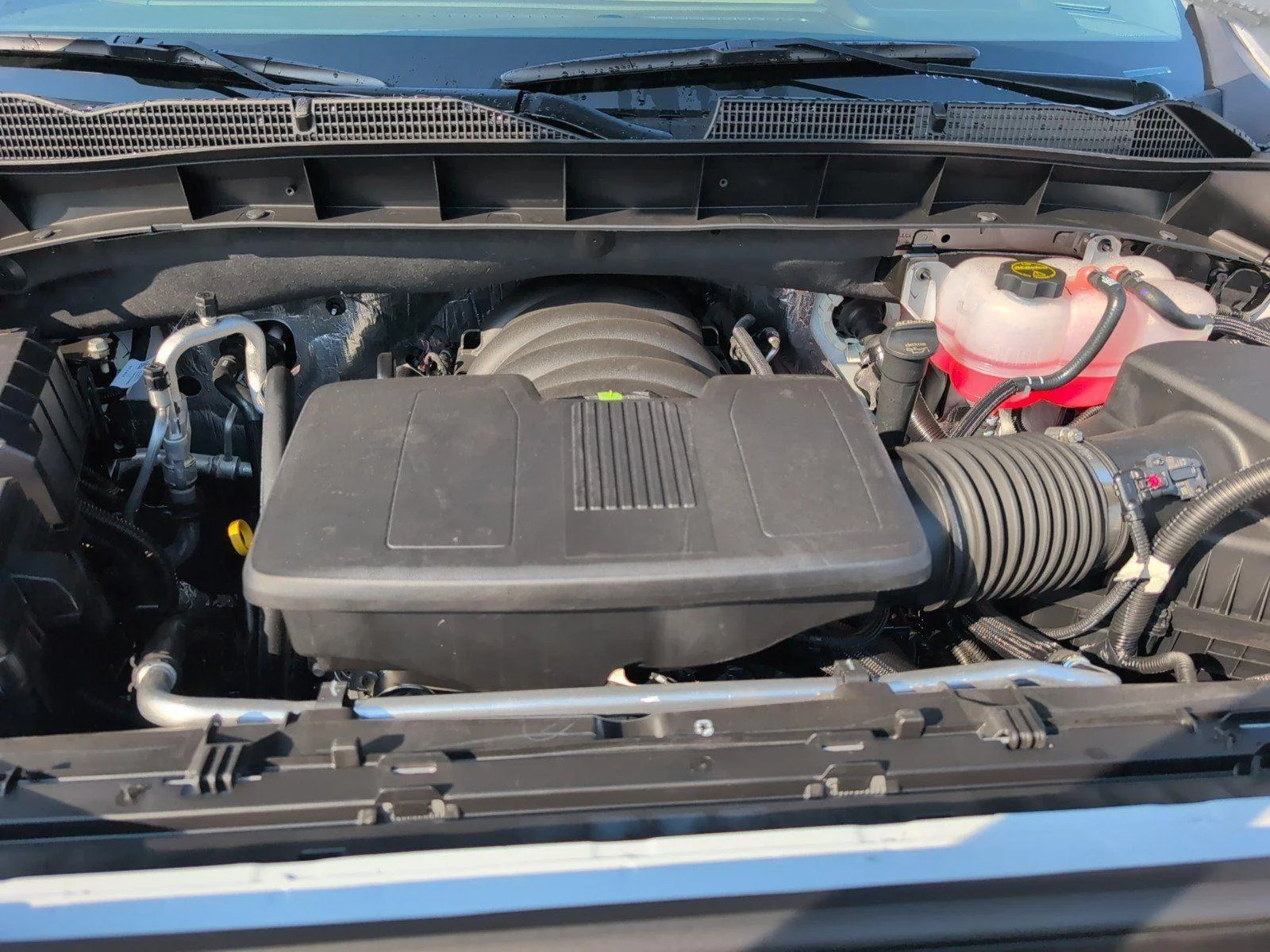 New 2026 Glacier White Tricoat GMC SLT image 14