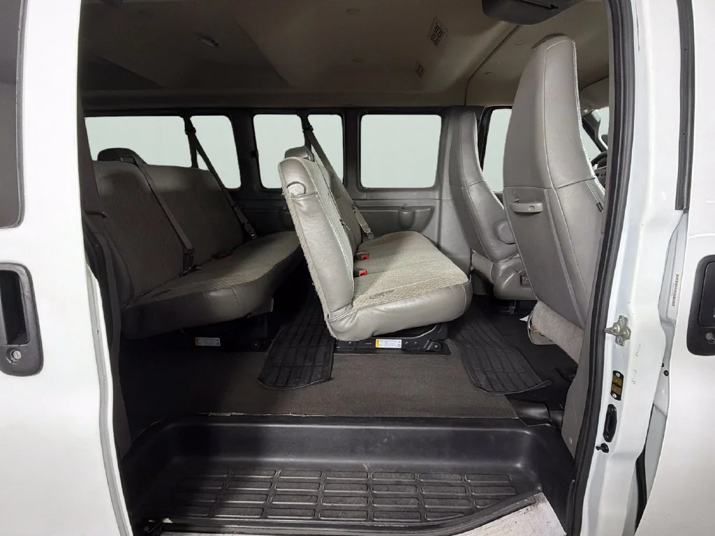 Used 2024 Summit White Chevrolet 1LT image 27