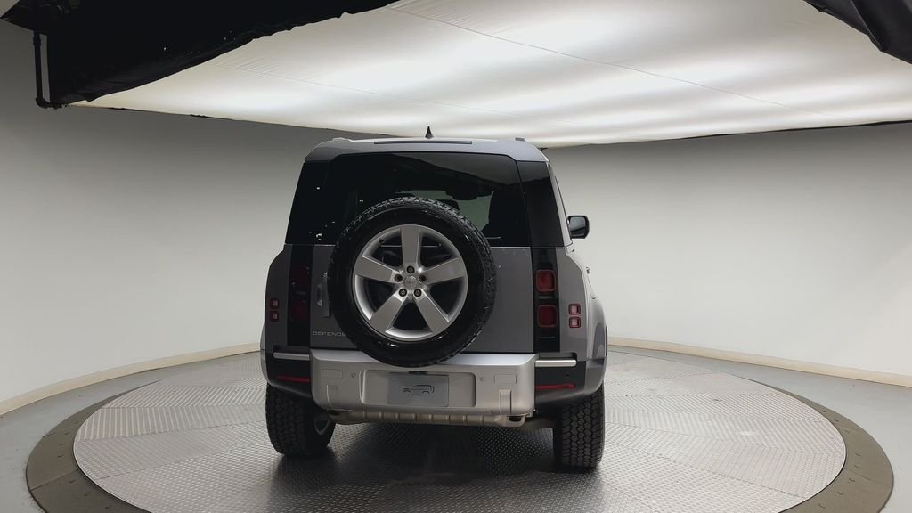 Used 2024 Eiger Gray Metallic Land Rover S image 3