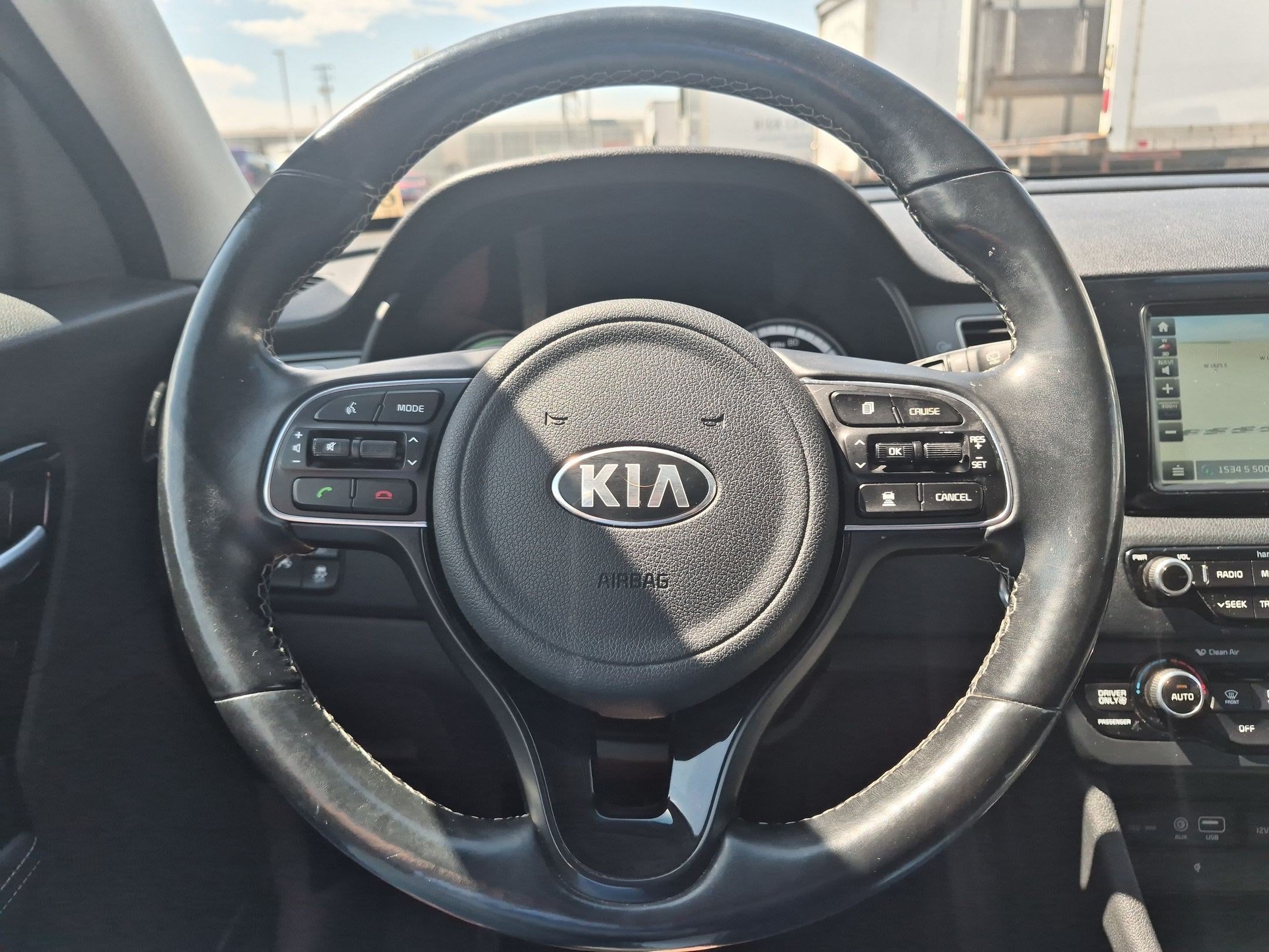 Used 2018 Silky Silver Kia Touring image 16