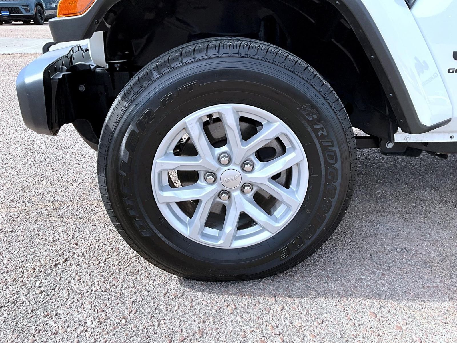 Used 2023 White Jeep Sport S image 22