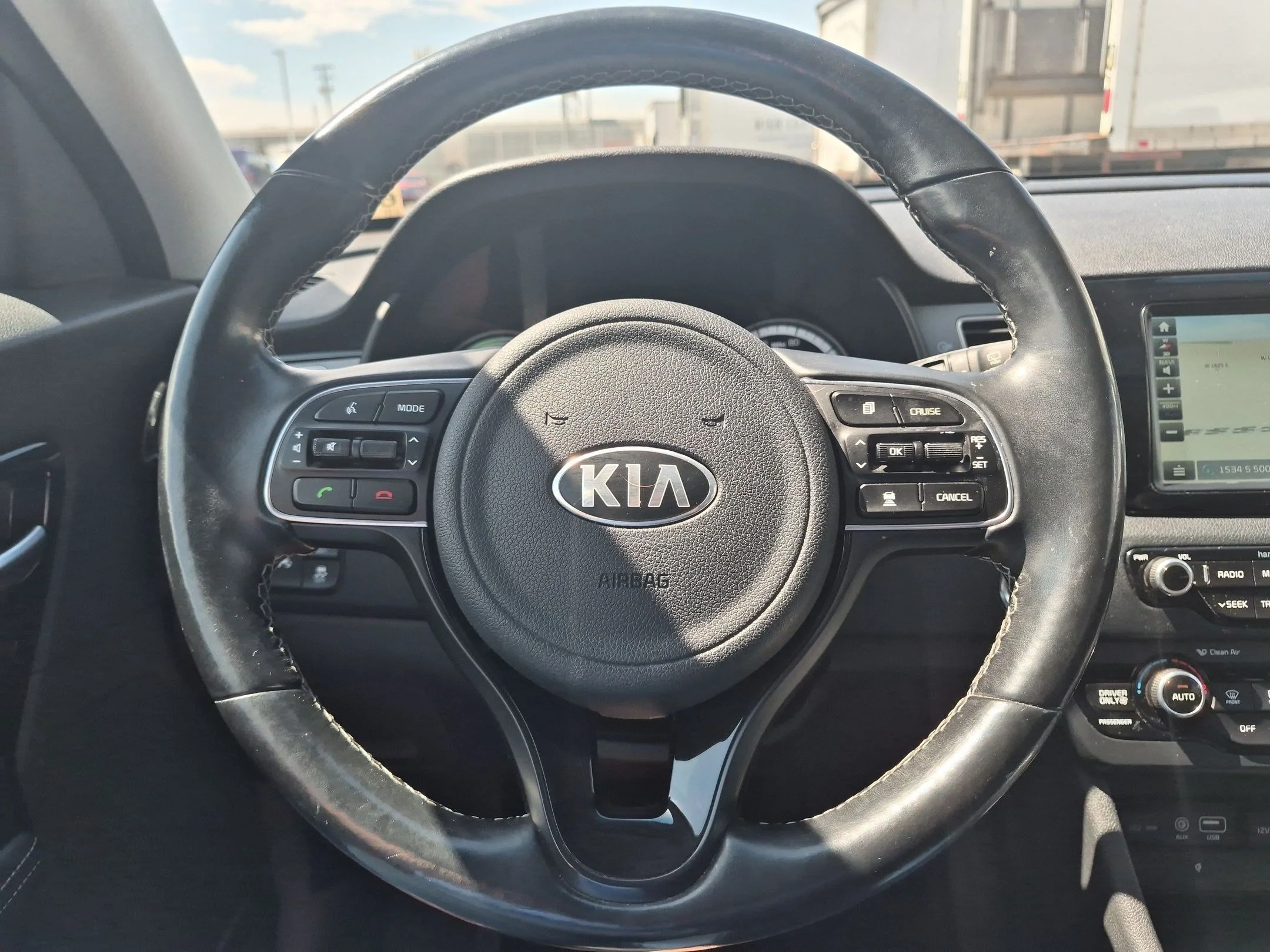 Used 2018 Silky Silver Kia Touring image 16