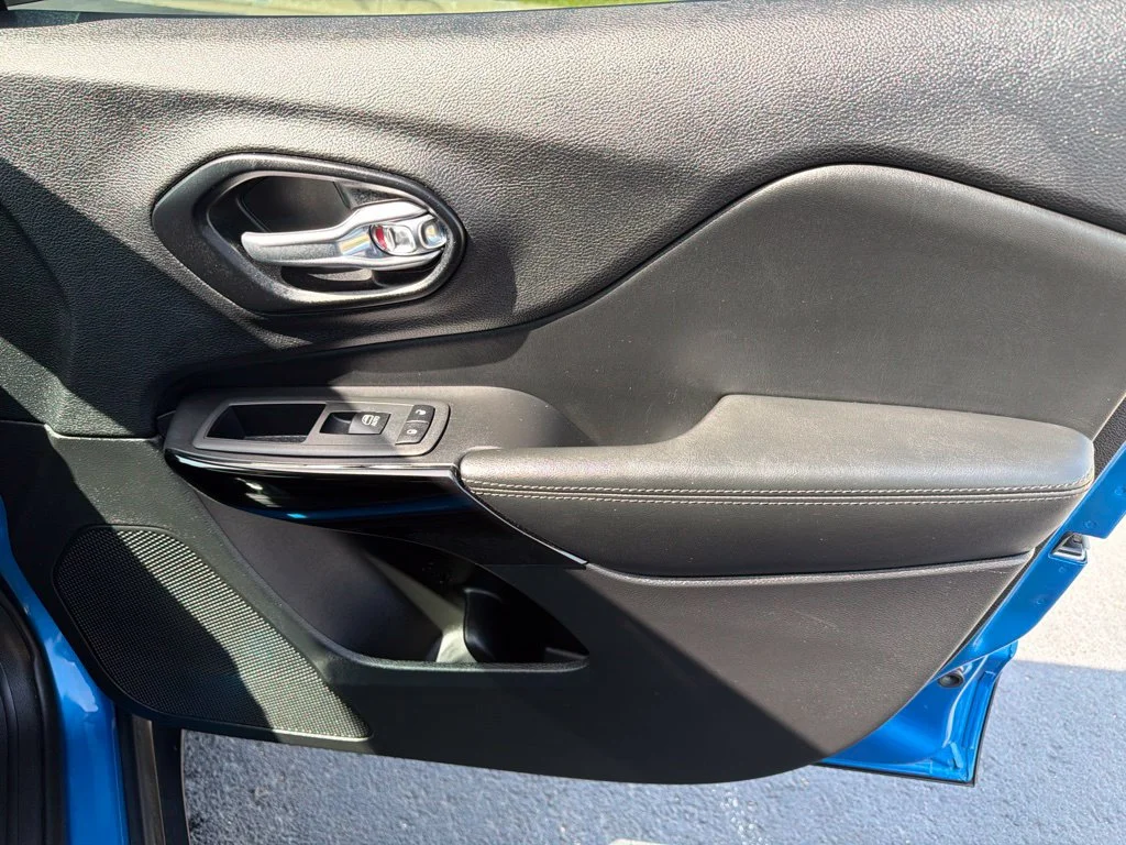 Used 2021 Blue Jeep Latitude Plus image 17