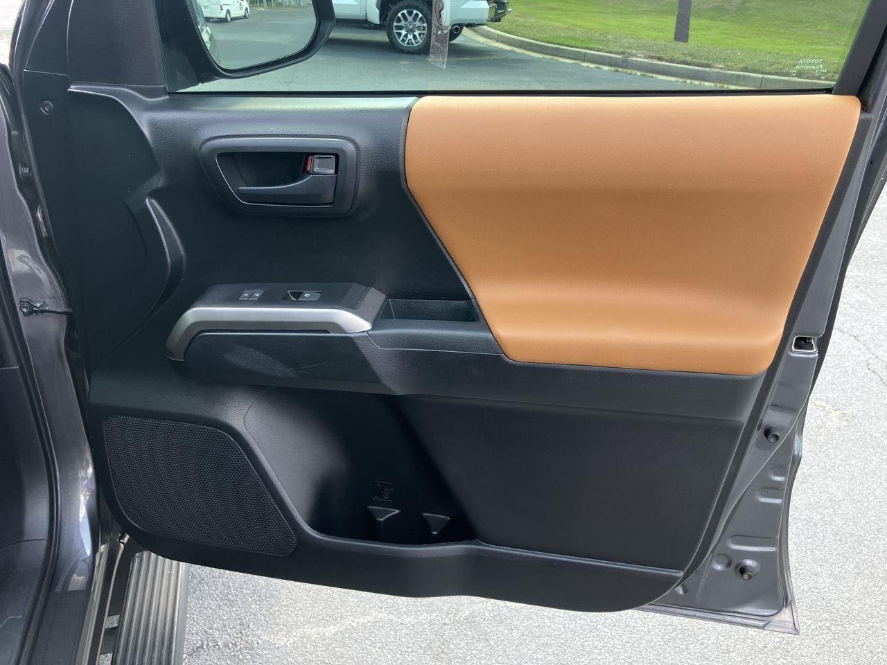 Used 2017 Gray (Magnetic Gray Metallic) Toyota SR5 V6 Double Cab image 32