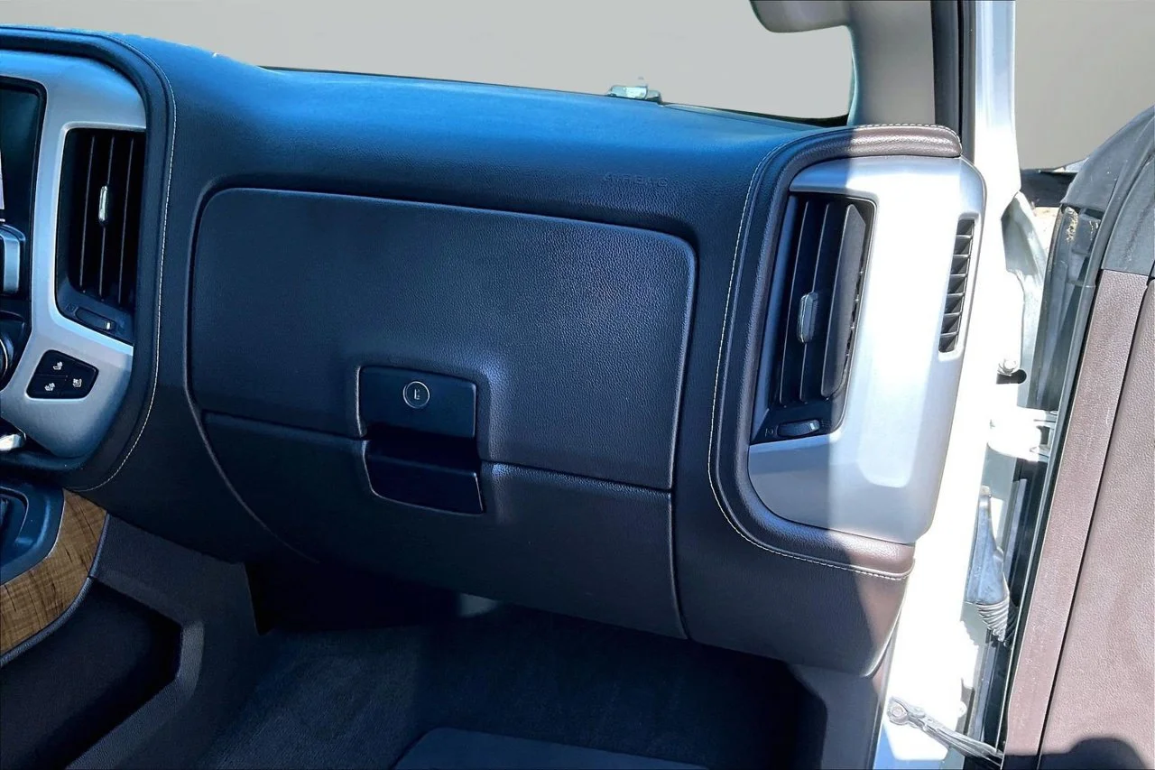Used 2016 White GMC SLT image 18