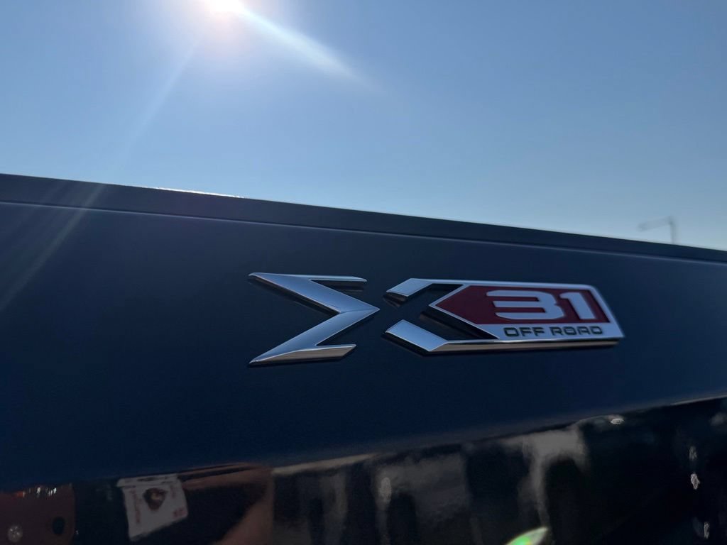 Used 2021 DARK SKY METALLIC GMC SLT image 19