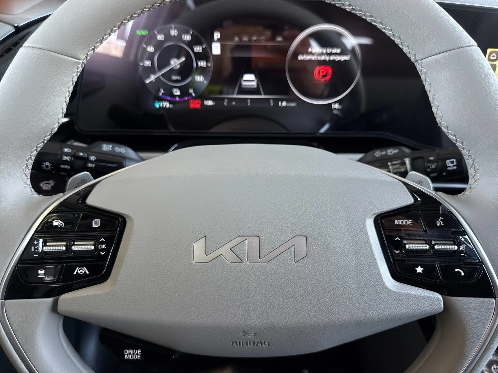 New 2026 White Kia Wave image 27