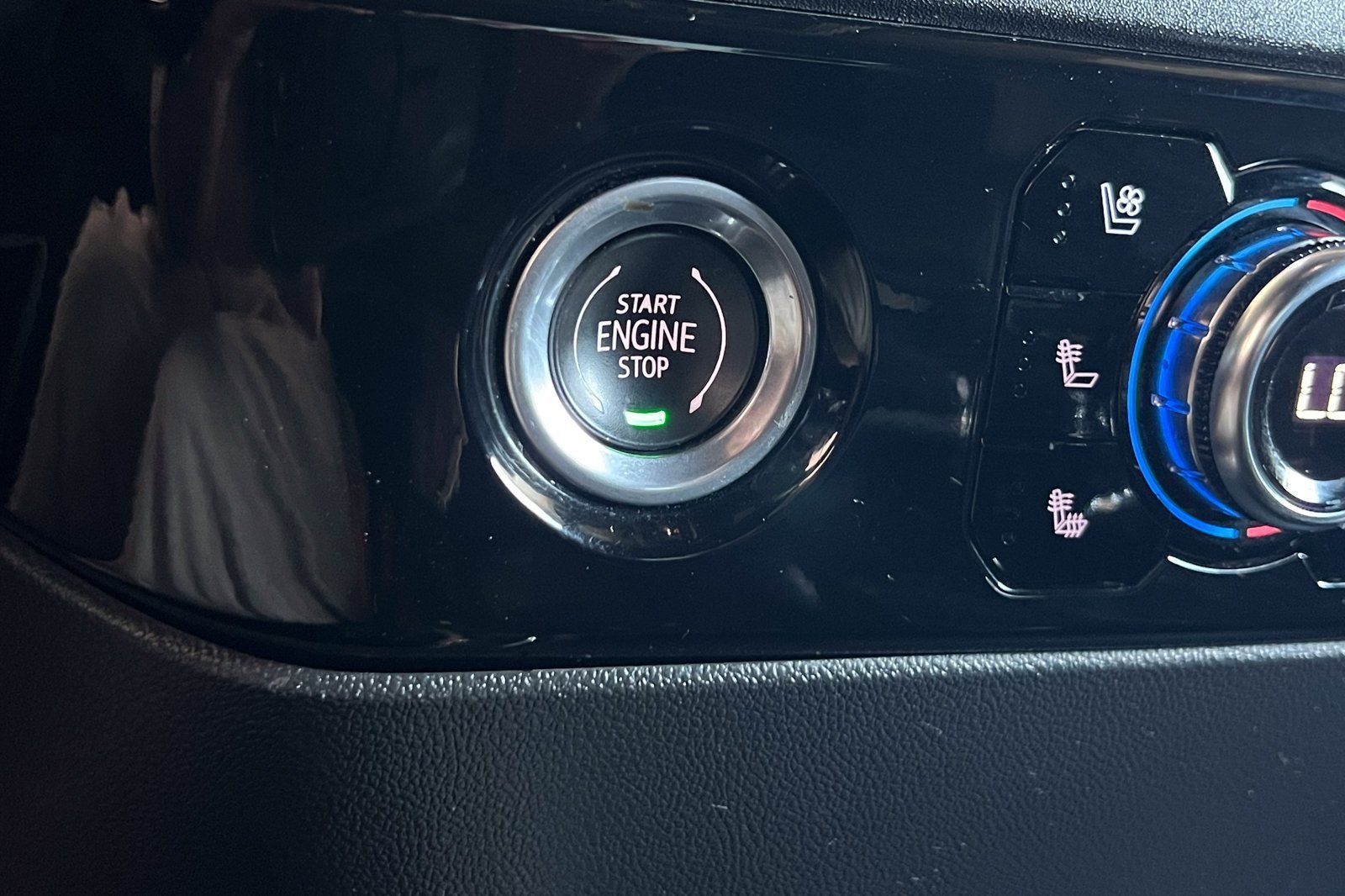 Used 2023 Silver GMC SLT image 24