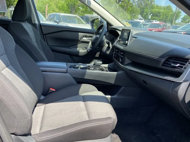 2025 Nissan Rogue SV - Photo 26