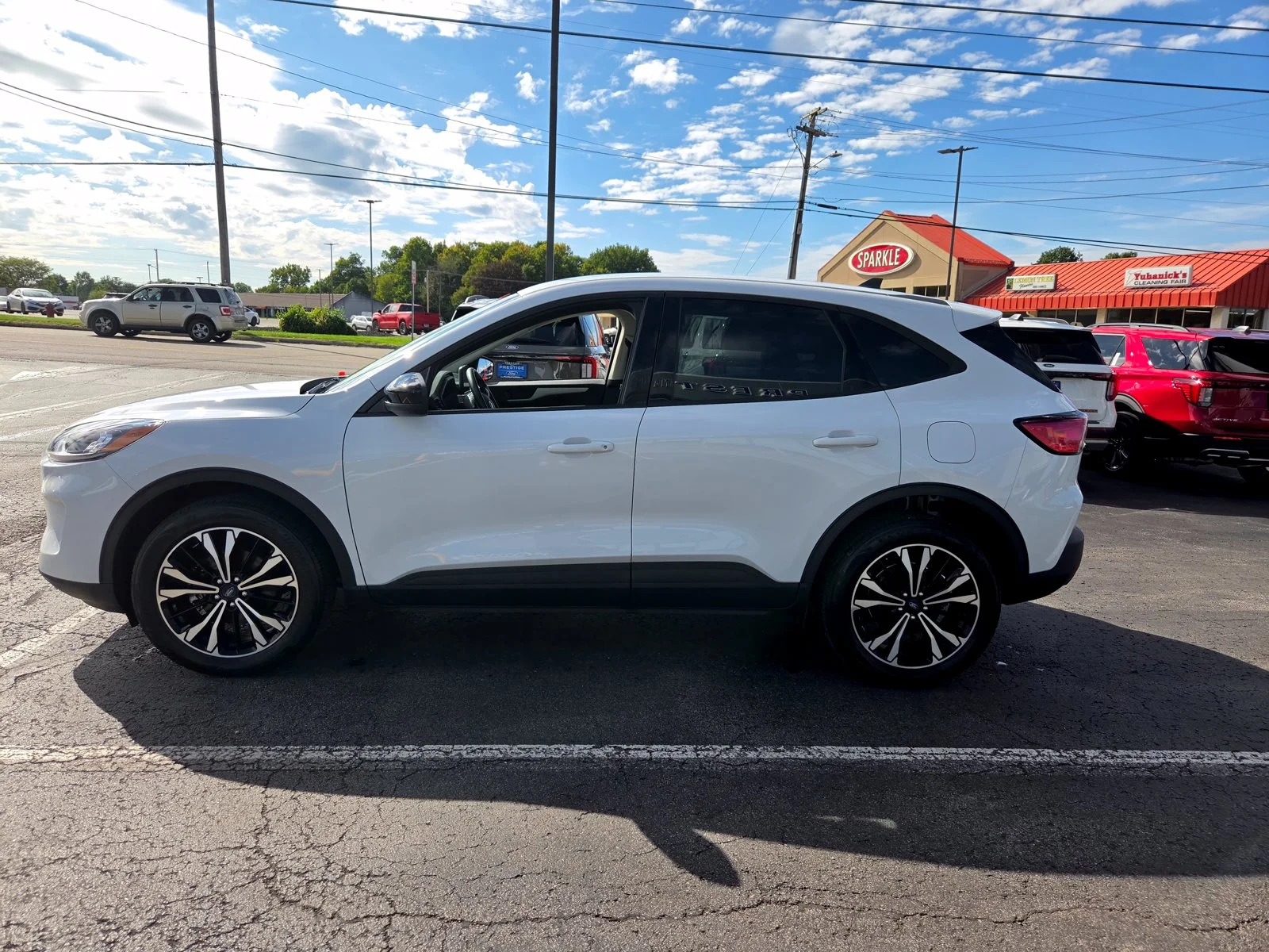 Used 2022 Oxford White Ford SE image 7
