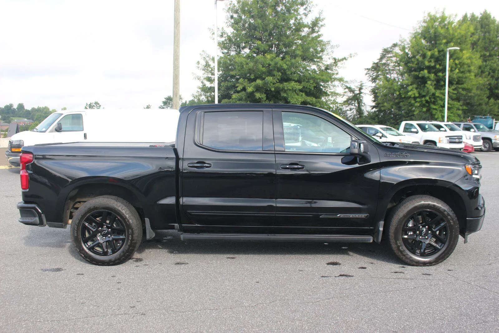 Used 2024 Black Chevrolet High Country image 8