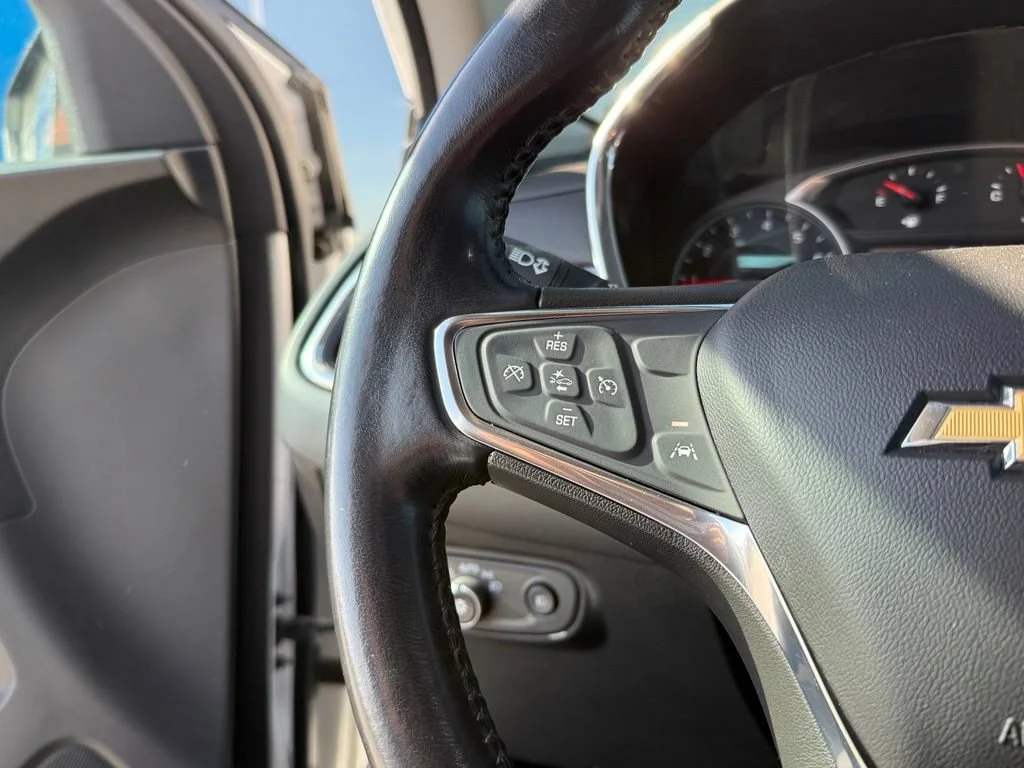Used 2021 IRIDESCENT PEARL TRICOAT Chevrolet LT image 21