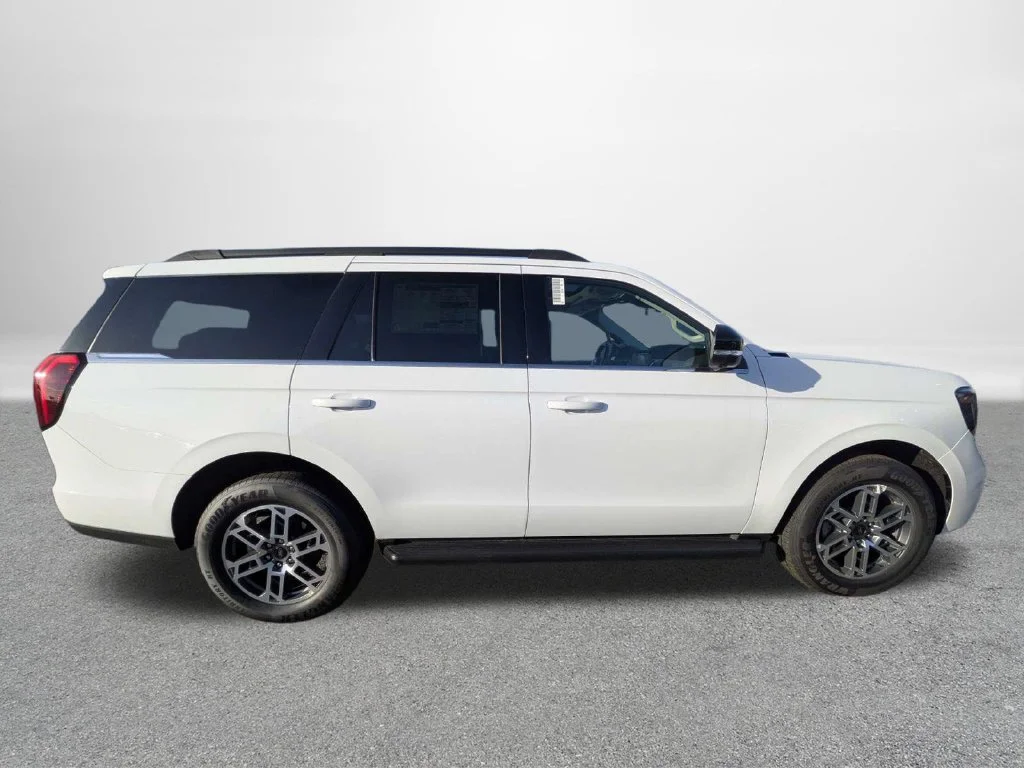 New 2026 Oxford White Ford Active image 2