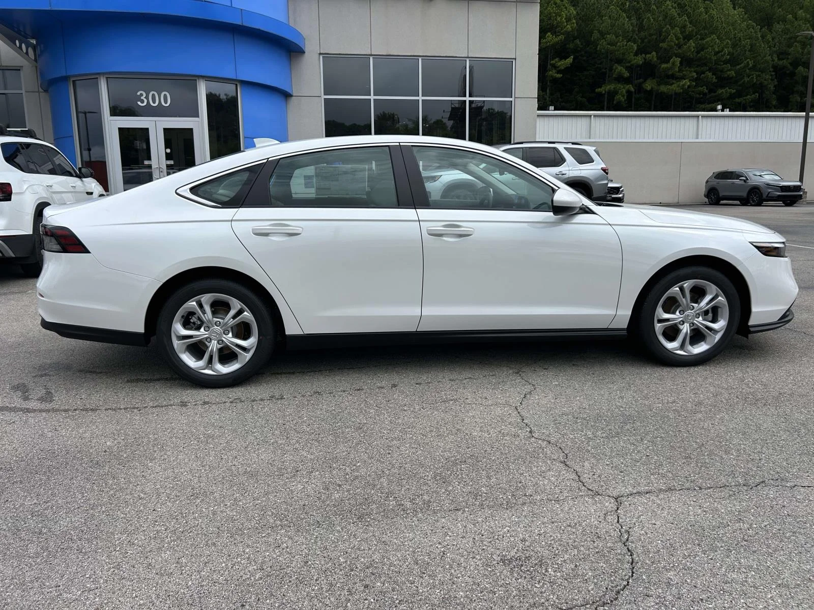 New 2026 Platinum White Pearl Honda LX CVT image 2